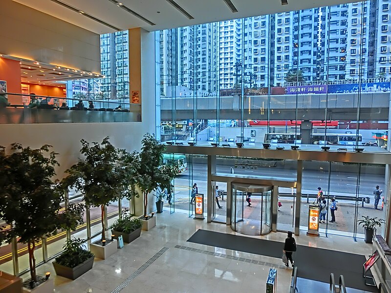 File:HK 觀塘道 392 Kwun Tong Road 創紀之城六期 Millennium City phase 6 front exit view Lotus Towers MTR bridge Apr-2013.JPG