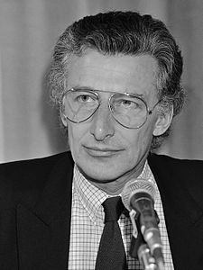 Harry Mulisch (1981).jpg