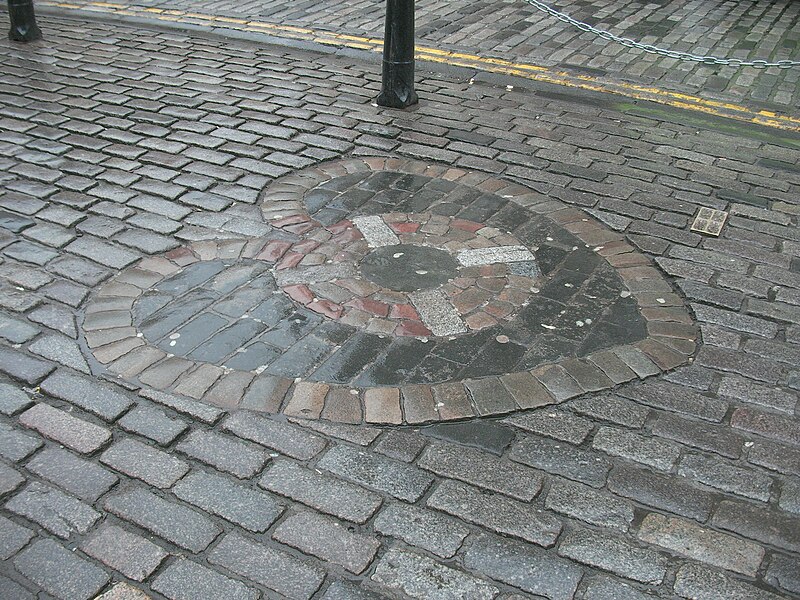 File:Heart of Midlothian and brass marker.jpg