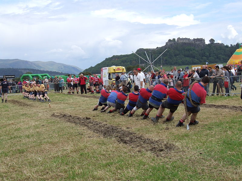 File:Highland games tug of war 2.JPG