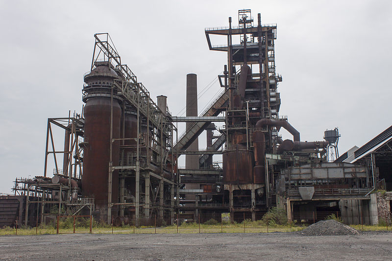 Die Phoenix AG für Bergbau und Hüttenbetrieb 800px-Hochofenwerk_Phoenix-West_Westseite