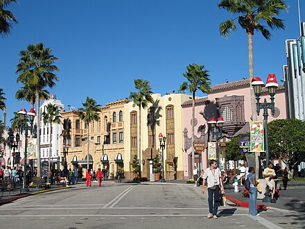 Голливуд это город. Жители Голливуда. Мокамбо Голливуд. Лос Анджелес вид на надпись Hollywood. Hollywood kinokompaniyalari.
