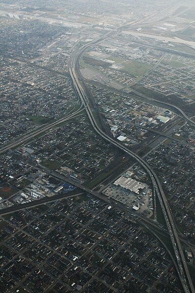 File:I-610 and I-10 Split (33198033755).jpg