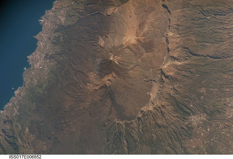 File:ISS017-E-6852 - View of the Canary Islands.jpg