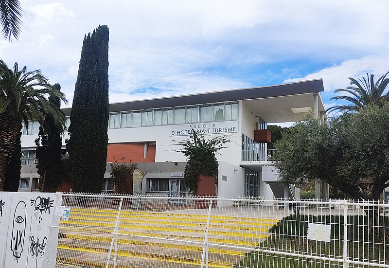 File:Institut Escola d'Hoteleria i Turisme.jpg