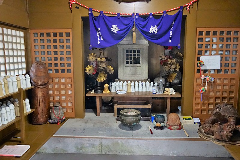 File:Interiors of the "mara-kannon".jpg