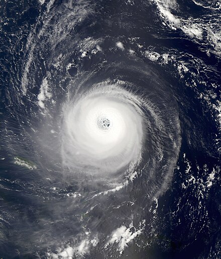 Cyclone. Циклон Изабель. Тропический циклон 6. Ураганы. Глаз циклона.