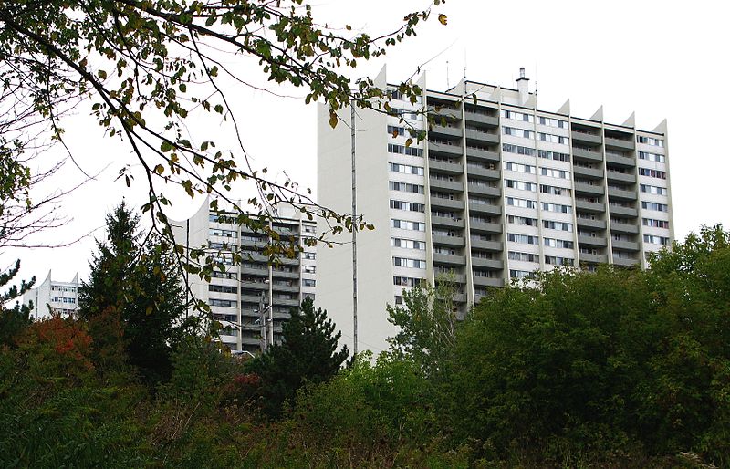 File:Jane-Exbury Towers by Uno Prii - Toronto, Ontario, Canada.jpg