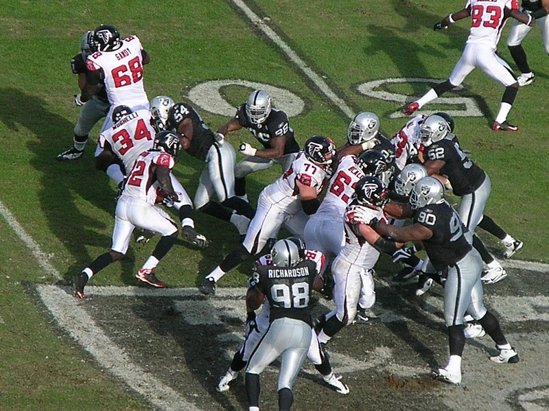 File:Jerious Norwood rushes at Atlanta at Oakland 11-2-08.JPG