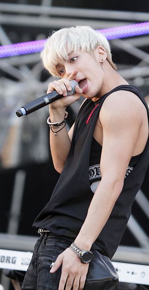 File:Jong Hyun at the Ultra Music Festival 2013 02.jpg