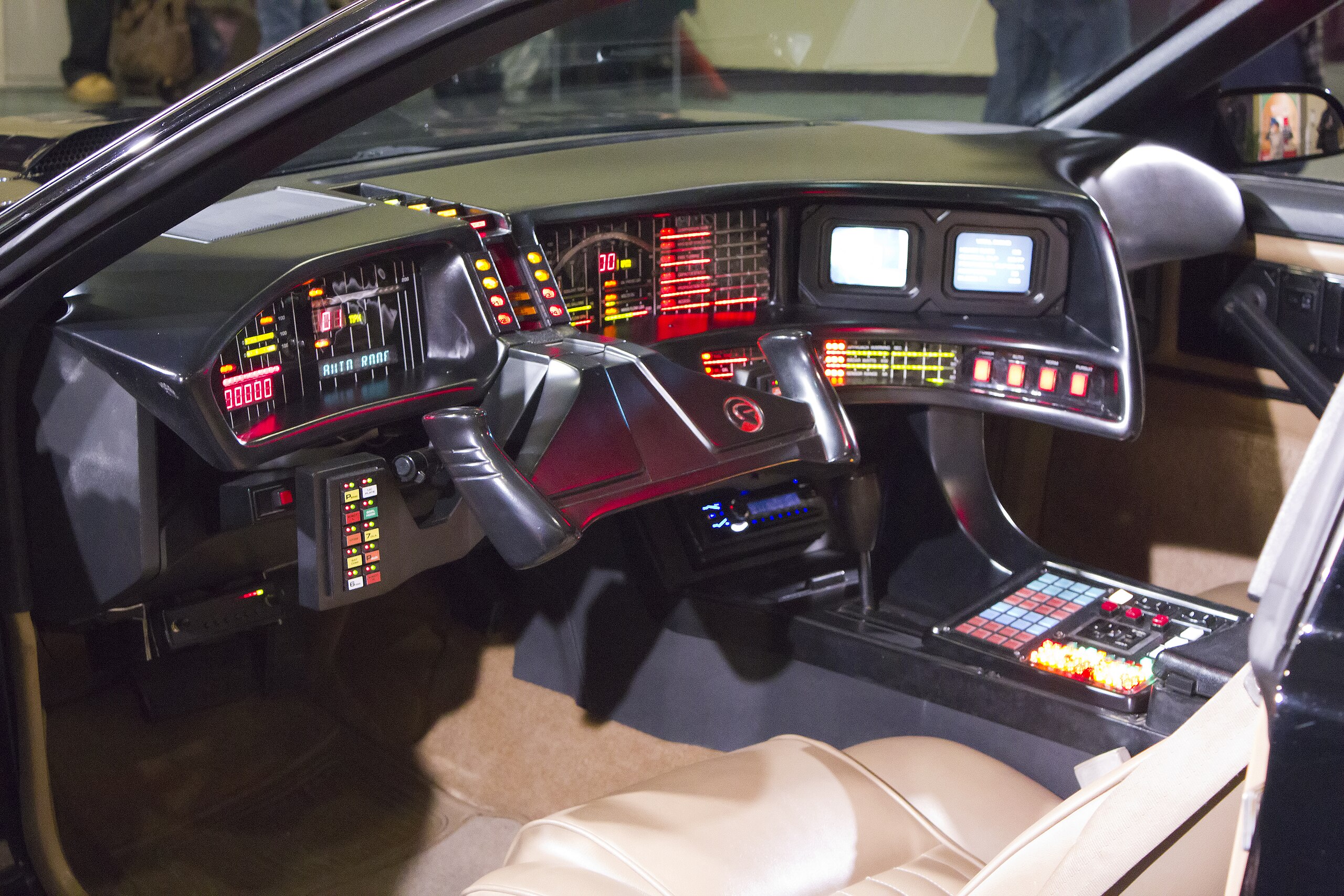 Datei:KITT Interior at Toronto Auto Show 2011.jpg – Wikipedia