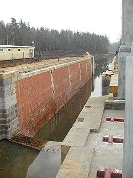 Kanał Augustowski śluza Kurzyniec remont grudzień 2006.jpg