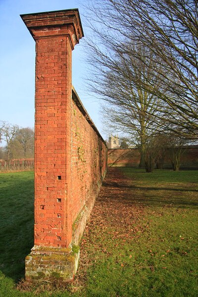 File:Kitchen garden wall, Ickworth Park - geograph.org.uk - 1143980.jpg