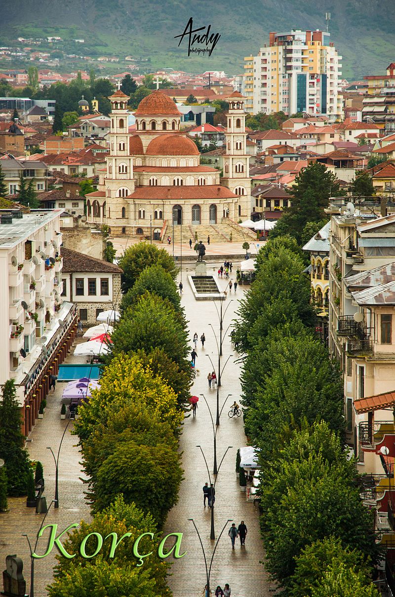 https://upload.wikimedia.org/wikipedia/commons/thumb/8/81/Korca.jpg/800px-Korca.jpg