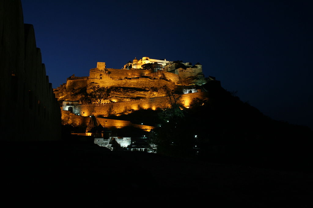 Kumbhalgarh fort at night