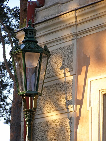 File:Kutná Hora, Vnitřní Město, Národního odboje, lampa 01.jpg