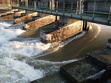 Barragem e fechaduras