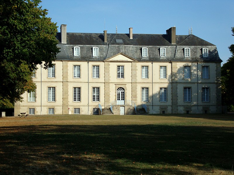 File:Le château de Landebaudière..JPG