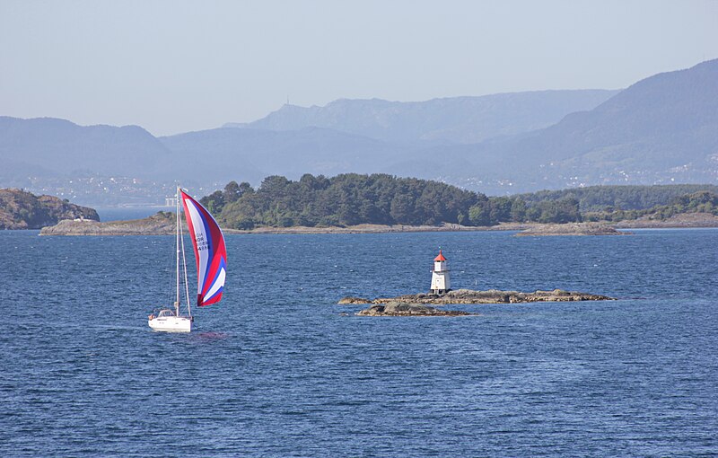 File:Leuchtturm. Norwegen, Insel Tysnes IMG 5719WI.jpg