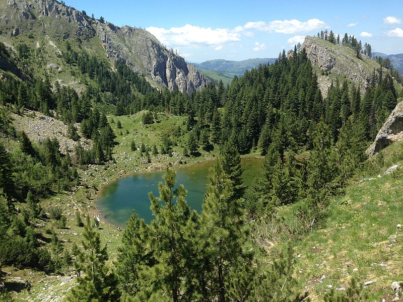 File:Liqeni i Kuqishtës, Pejë - Parku Kombëtar Bjeshkët e Nemuna.jpg
