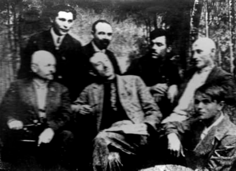 File:MASSR writers (Lehtțîr, Gordinschi, Andriescu, Milev, Dumitrașco, Chioru, Ijițchi), Tiraspol ca. 1930.png