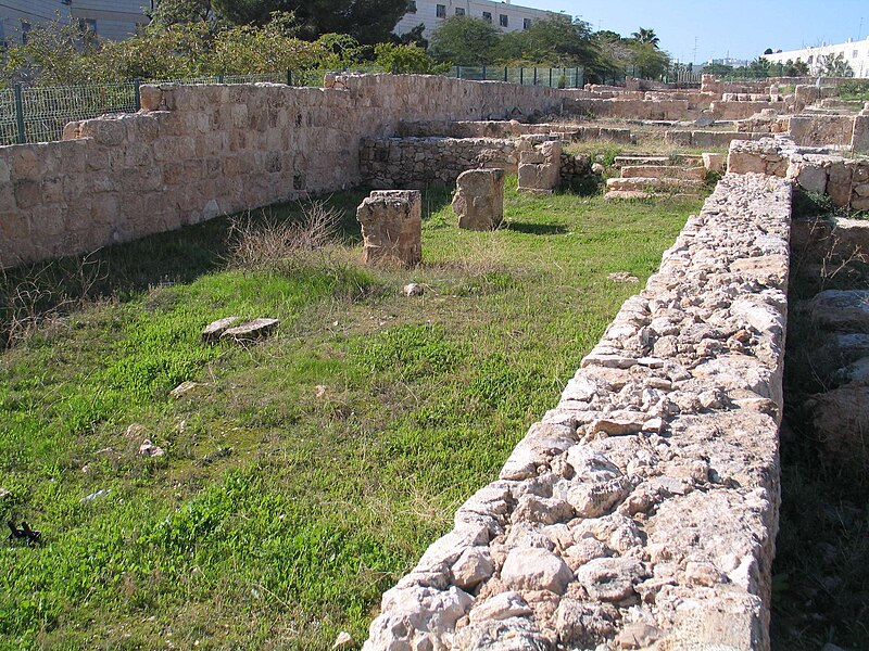 File:Maale-Adumim-St-Martyrius-monastery-450.jpg