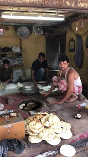 File:Making Khameeri Roti in Tandoor in Turkman Gate Old Delhi.webm