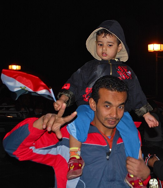 File:Man with flag and boy on his shoulders in Cairo during the 2011 Egyptian Revolution.jpg