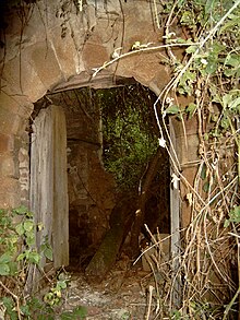 Porta d'entrada a Mas Serralonga