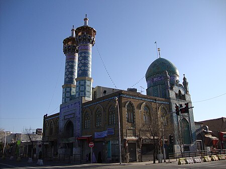 Mausoleum of Yahya 01.jpg