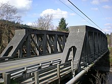 Pohled shora McMillin Bridge.jpg