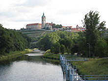 Burg Mělník, Weinbau und Moldaukanal