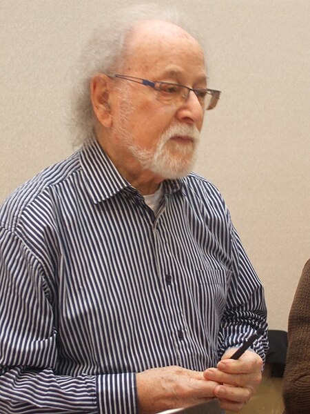 File:Michel Peyramaure à la foire du livre 2010 de Brive la Gaillarde.jpg