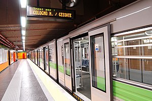 Milano - stazione metropolitana Piazza Abbiategrasso - banchina.jpg
