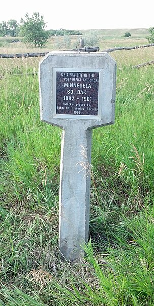 File:Minnesela Butte County Historical Society Monument.jpg