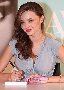 Miranda Kerr presenta el sujetador de los dos millones y medio de dólares