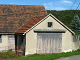 Čeština: Garáž u domu čp. 3 ve vsi Mladovice v okrese Benešov ve Středočeském kraji. English: Garage at house No 3 in the village of Mladovice,Benešov District, Central Bohemian Region, Czech Republic.