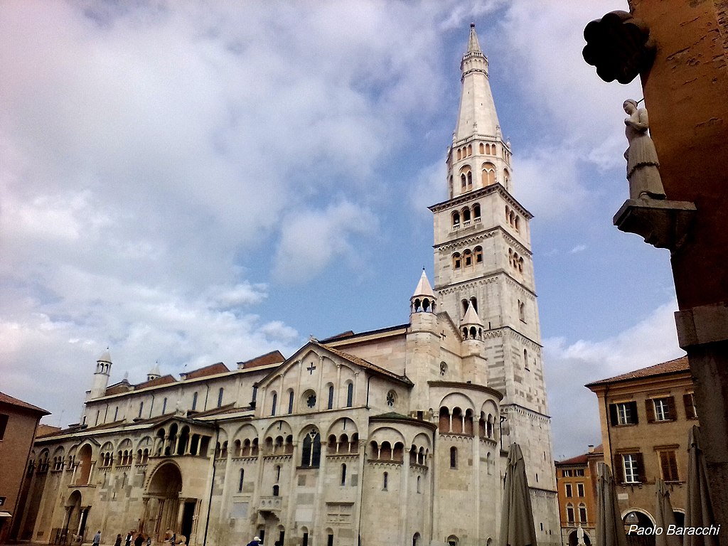 Modena , Duomo , Torre Ghirlandina , statuetta ' La Bonissima '