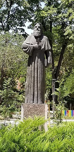 Паметник на отец Камен Вичев в Пловдив