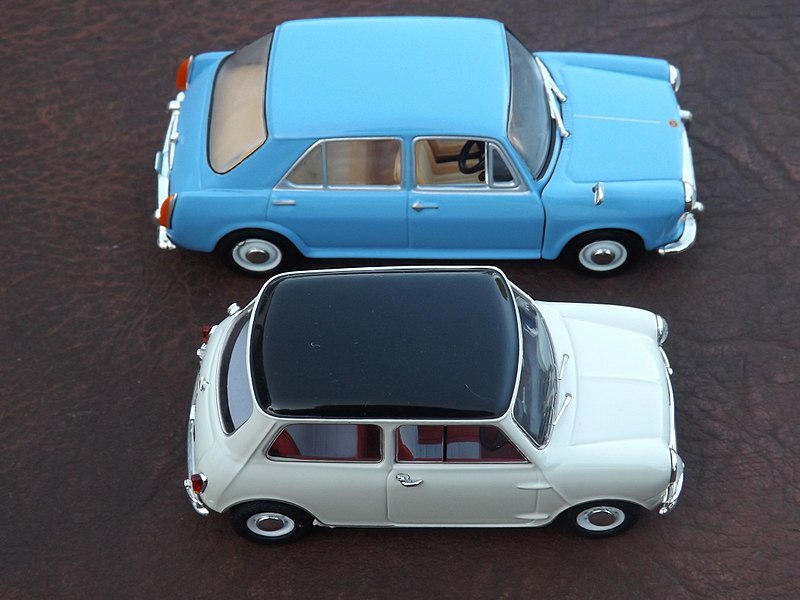 File:Morris 1100 (ADO16) 1962 & Austin Mini Cooper (ADO15) (15906161905).jpg
