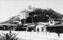 Der Moselbahnhof mit dem Fort Konstantin (Hintergrund) um 1890