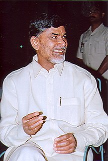 N. Chandrababu Naidu ist ein indischer Politiker des Indischen Nationalkongresses sowie seit 1983 der Telugu Desam Party (TDP), der zwischen 1995 und 2004 Chief Minister von Andhra Pradesh war und dieses Amt erneut vom 8. Juni 2014 bis zum 23. Mai 2019 bekleidete.