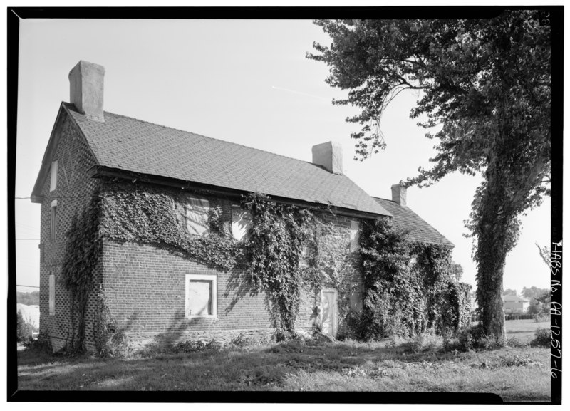 File:NORTH (REAR) FACADE, SHOWING UNIFORMLY PITCHED ROOF - Thomas Massey House, Lawrence and Springhouse Roads (Marple Township), Broomall, Delaware County, PA HABS PA,23-BROOM.V,1-6.tif