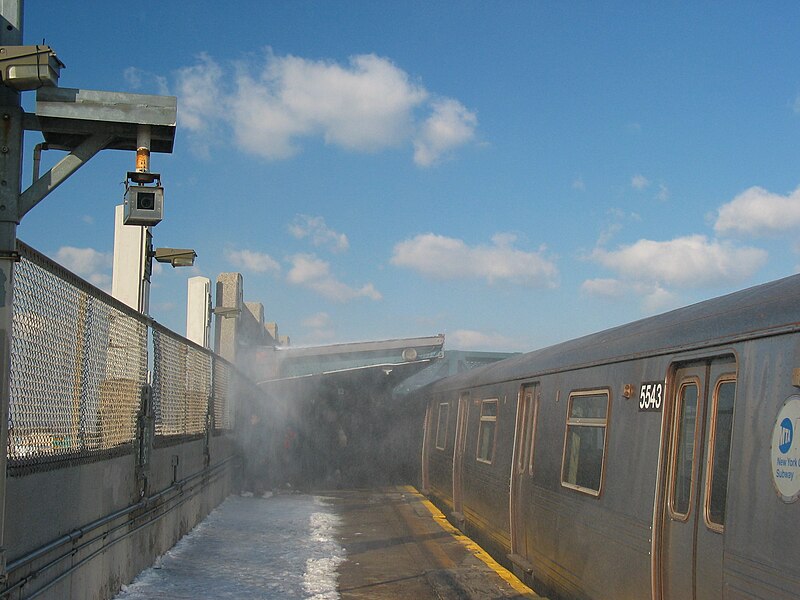 File:NYCSub FG Smith 9th platform1.jpg