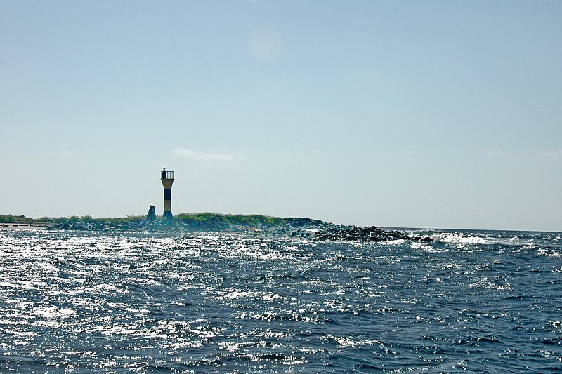 File:Navigation light, Isla Espanola, Punta Suarez, Galapagos - panoramio.jpg