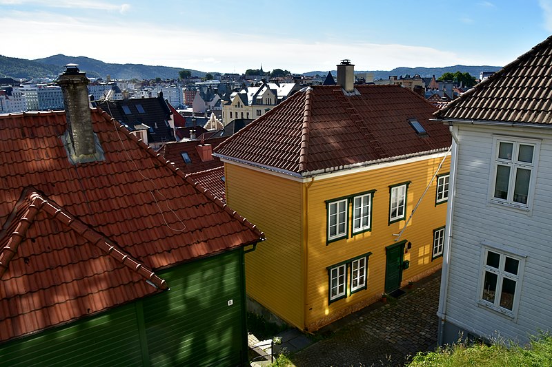 File:Old town, Bergen (32) (35650209964).jpg