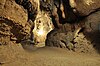 Olgahöhle Gang im Tuffstein.jpg