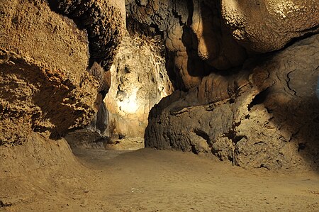 Olgahöhle Gang im Tuffstein