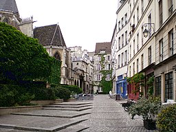 Rue des Barres, square se nachází vlevo