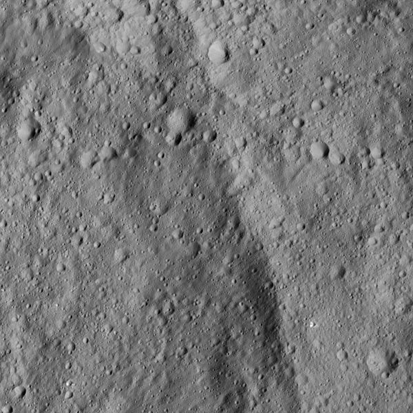 File:PIA20829-Ceres-DwarfPlanet-Dawn-4thMapOrbit-LAMO-image129-20160615.jpg